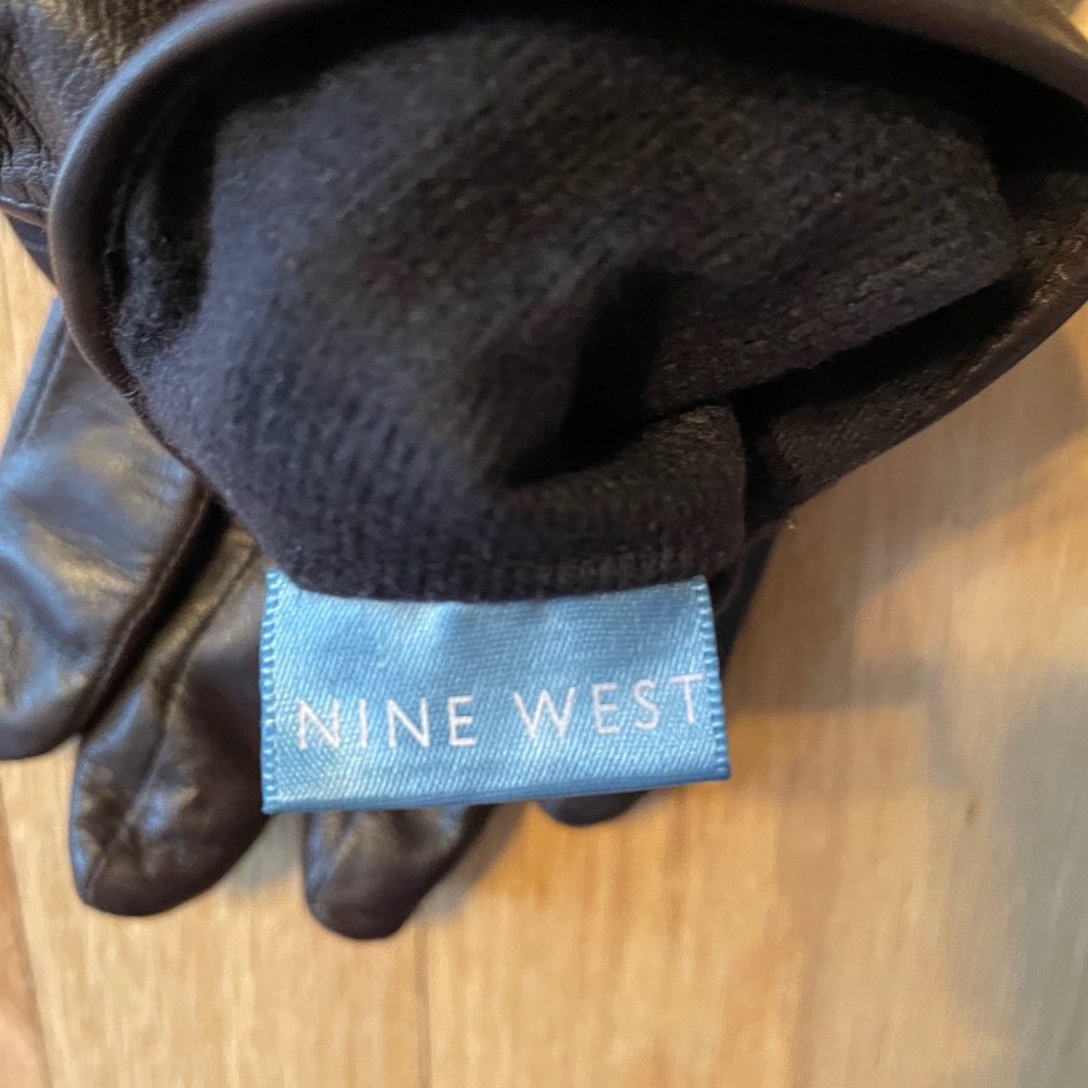 Nine West women’s leather gloves